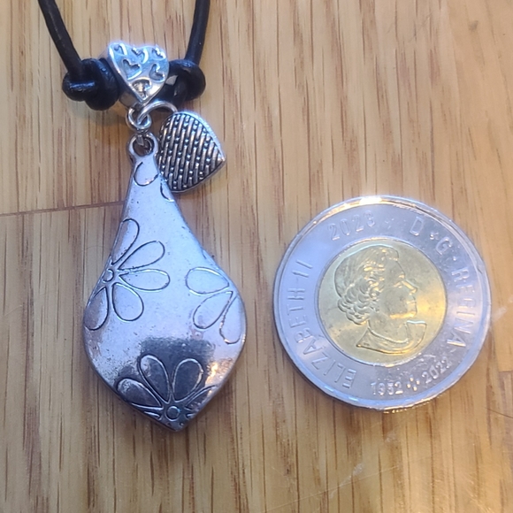 Love and Daisies Two-Sided Pendant Necklace - Hand Crafted - Picture 7 of 7